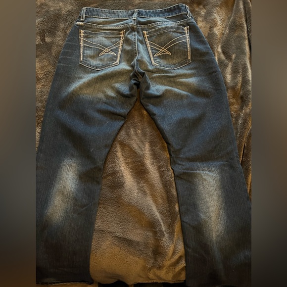 Women’s Cinch Jeans - Picture 2 of 3